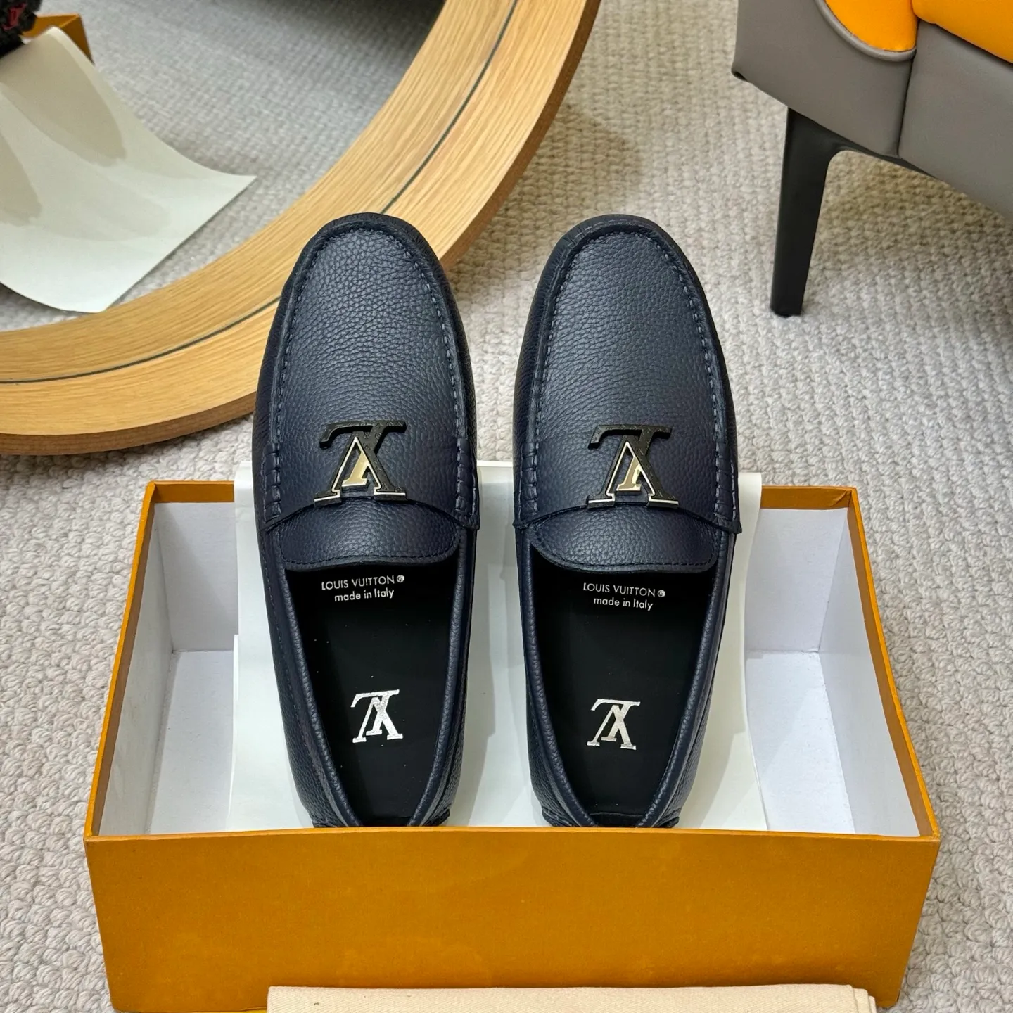 Men's men's shoes 💰420 (Yangli) LV 2⃣️0⃣️2⃣️5️⃣Spring and summer counter GLORIA series models ✈️Original factory special leather production, original last type. A classic driving slip-on casual shoe that shows an elegant style with exquisite craftsmanship details such as Monogram embossing all over the upper🌀Italian imported calfskin fabric Sheepskin foot pads➕Inside～Private mold replica sole Unique style Comfortable driving slip-on Size: 4-12 (38-46) Comes with [Counter packaging: original box, wrapping paper, card, instruction manual, shoehorn, cloth bag] No pressure to enter and leave the counter!